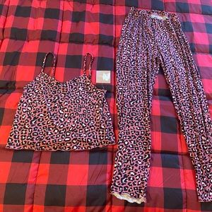 NWT women’s/juniors large French Affair pajama set pink/black animal print